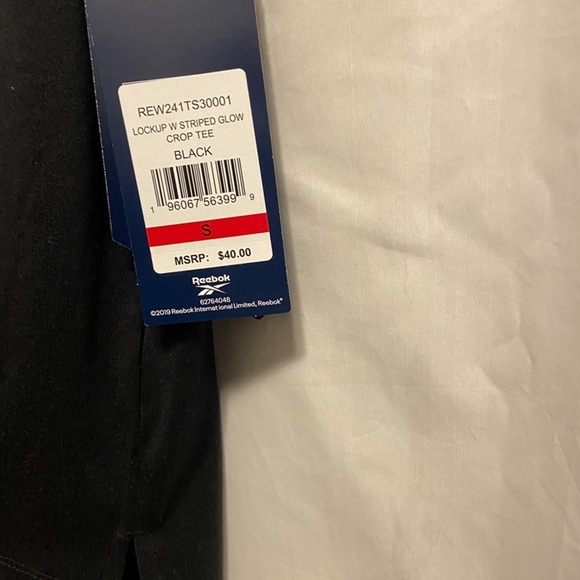 NWT Women’s Reebok Top - Picture 3 of 3